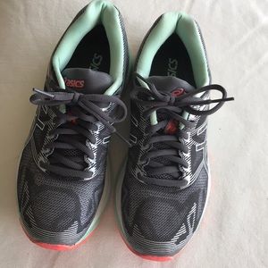 ASICS Gel Nimbus 19 Running Shoes - Size 6.5